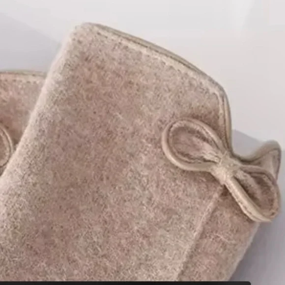 Luxury Cashmere Merino Wool Gloves Classic Beige Driving Winter mittens with bow - Picture 9 of 11
